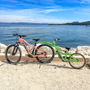 velo-suiveur-homme-Le-Pirate-location-velo-vtt-porquerolles