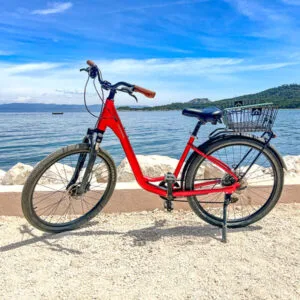 vtt-femme-confort-porte-bagage-Le-Pirate-location-velo-vtt-porquerolles