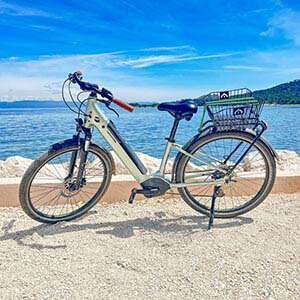 vtt-electrique-femme-confort-Le-Pirate-location-velo-vtt-porquerolles-50
